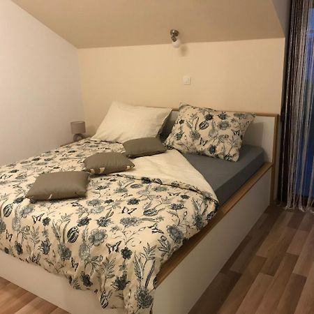 Apartman Mig Solin Eksteriør bilde