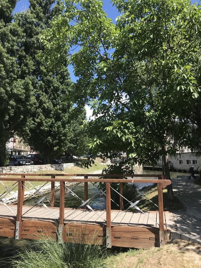 Apartman Mig Solin Eksteriør bilde