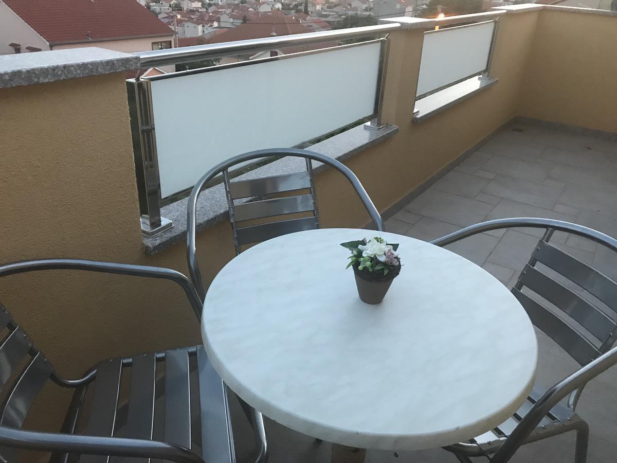 Apartman Mig Solin Eksteriør bilde